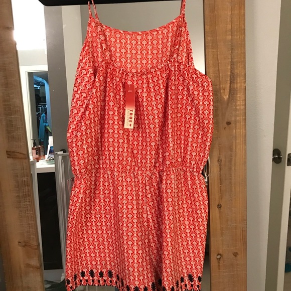 Red pattern print romper - Picture 3 of 4